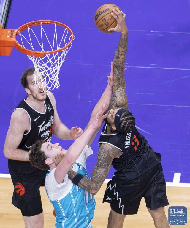 篮球｜NBA常规赛：猛龙胜黄蜂