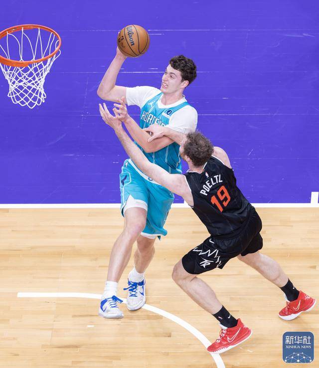 篮球｜NBA常规赛：猛龙胜黄蜂
