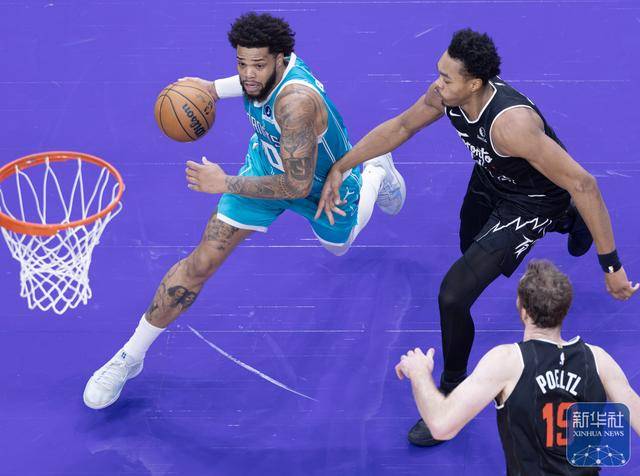 篮球｜NBA常规赛：猛龙胜黄蜂