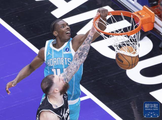 篮球｜NBA常规赛：猛龙胜黄蜂