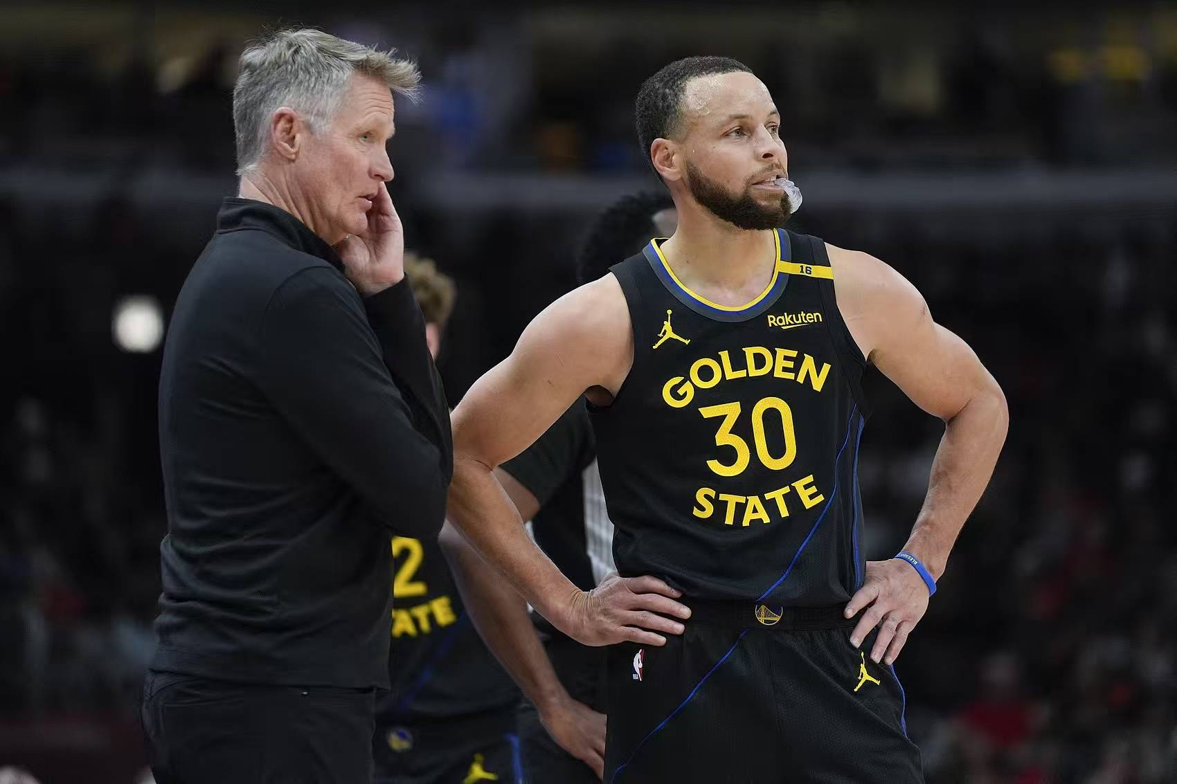 NBA一夜动态：库里遭两大伤病，杰威复出时间框定，浓眉新进展