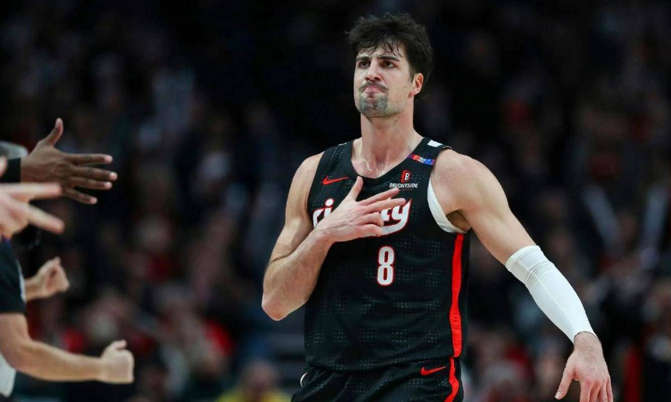 NBA官方评本赛季最具突破的5大球星：小里MIP候选，吉迪接近三双