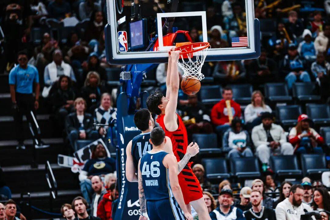 杨瀚森首次在NBA迎来先发，数据一般，但其进步有目共睹！