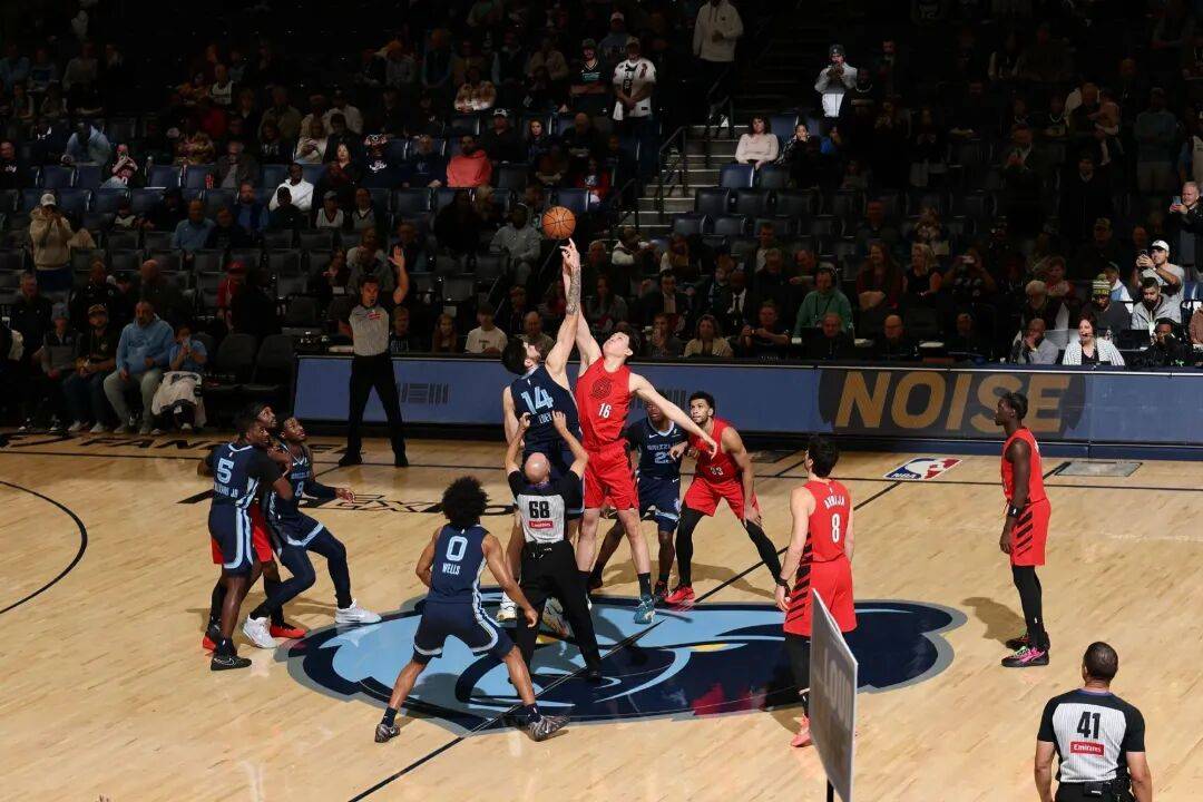 杨瀚森首次在NBA迎来先发，数据一般，但其进步有目共睹！